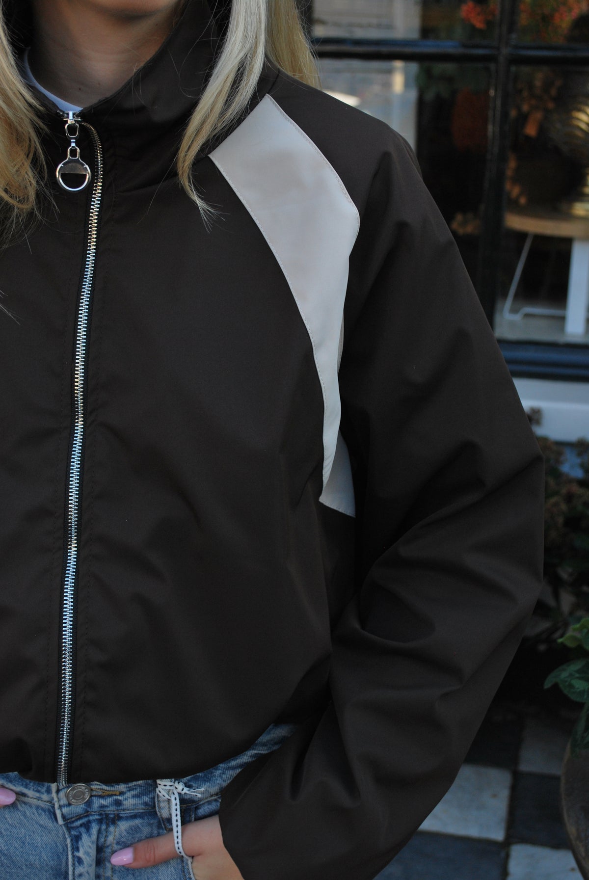 Anna Ambika Jas - Bruin