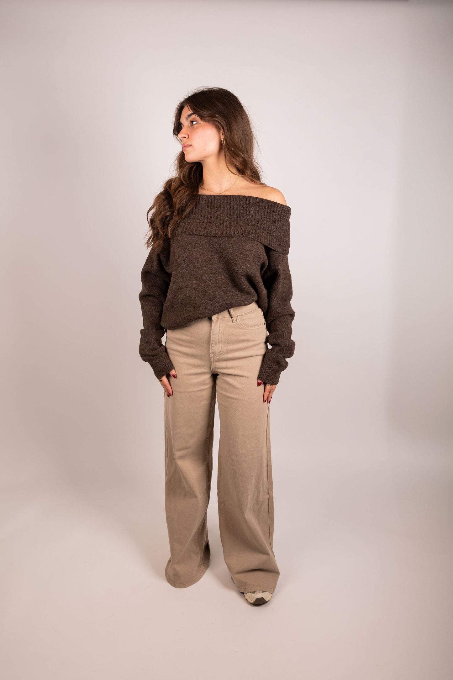 Tess Off-Shoulder Trui - Bruin